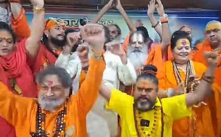 मथुरा में श्रीकृष्ण जन्मभूमि को लेकर 6 दिसंबर को कारसेवा का ऐलान मथुरा में श्रीकृष्ण जन्मभूमि को लेकर 6 दिसंबर को कारसेवा का ऐलान