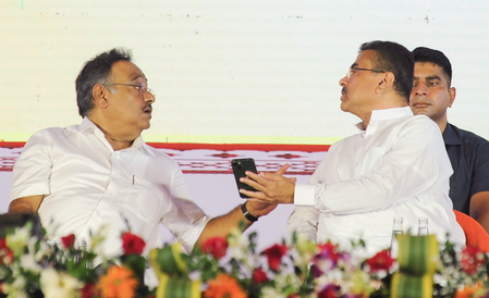 ममता बनर्जी के काफिले पर हमले को लेकर सियासत तेज, समिक भट्टाचार्य बोले-‘घटना से भाजपा का कोई लेना-देना नहीं