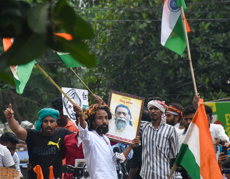 देवेंद्र महतो को तिरंगा यात्रा में शामिल होने से रोका गया, छात्र नेता बोले- अपराधी जैसा व्यवहार कर रही पुलिस देवेंद्र महतो को तिरंगा यात्रा में शामिल होने से रोका गया, छात्र नेता बोले- अपराधी जैसा व्यवहार कर रही पुलिस