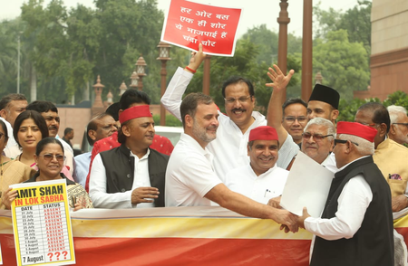 विपक्ष सांसदों ने एफसीआरए बिल का जताया विरोध, कहा- इसके जरिए एनजीओ और विभिन्न संगठनों को बनाया जा रहा निशाना