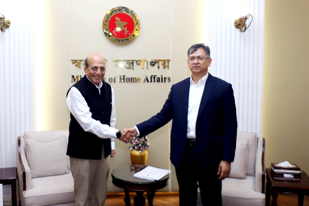 बांग्लादेश के गृह मंत्री से मिले उच्चायुक्त दिनेश त्रिवेदी, द्विपक्षीय संबंधों और सुरक्षा पर चर्चा बांग्लादेश के गृह मंत्री से मिले उच्चायुक्त दिनेश त्रिवेदी, द्विपक्षीय संबंधों और सुरक्षा पर चर्चा
