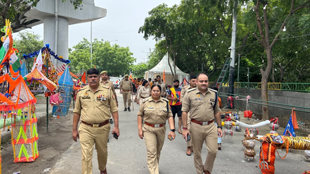 नोएडा में सावन को लेकर सुरक्षा व्यवस्था सख्त, मंदिरों और संवेदनशील क्षेत्रों में पुलिस की विशेष निगरानी नोएडा में सावन को लेकर सुरक्षा व्यवस्था सख्त, मंदिरों और संवेदनशील क्षेत्रों में पुलिस की विशेष निगरानी