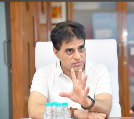सूरत सिविल हॉस्पिटल डॉक्टर सुसाइड केस 24 घंटे में जांच पूरी, 4 सीनियर डॉक्टर निलंबित, एचओडी को कारण बताओ नोटिस सूरत सिविल हॉस्पिटल डॉक्टर सुसाइड केस 24 घंटे में जांच पूरी, 4 सीनियर डॉक्टर निलंबित, एचओडी को कारण बताओ नोटिस