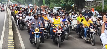 हर घर तिरंगा अभियान के तहत प्रयागराज में निकाली गई मोटरसाइकिल रैली हर घर तिरंगा अभियान के तहत प्रयागराज में निकाली गई मोटरसाइकिल रैली
