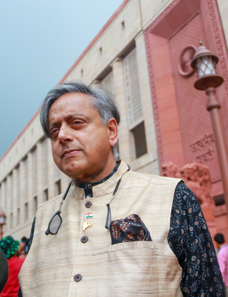 शशि थरूर ने वंदे मातरम संशोधन पर उठाए सवाल, बोले-क्या 12 मिनट तक खड़े रहेंगे लोग? शशि थरूर ने वंदे मातरम संशोधन पर उठाए सवाल, बोले-क्या 12 मिनट तक खड़े रहेंगे लोग?