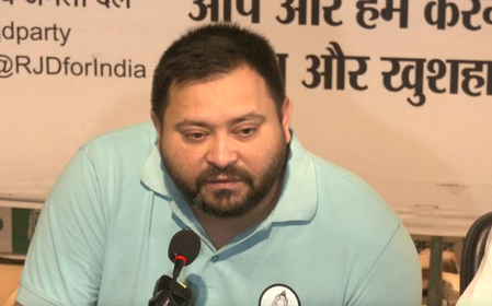 तेजस्वी यादव का सरकार पर निशाना, बोले- बिहार का खजाना खाली, वेतन-पेंशन देने तक के पैसे नहीं तेजस्वी यादव का सरकार पर निशाना, बोले- बिहार का खजाना खाली, वेतन-पेंशन देने तक के पैसे नहीं