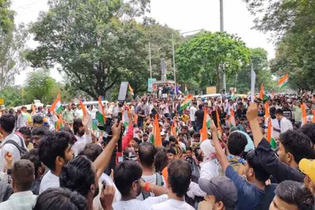 झारखंड छात्रों की दो मांगों पर झुकने को तैयार नहीं सरकार, 20वें दिन भी आंदोलन जारी झारखंड छात्रों की दो मांगों पर झुकने को तैयार नहीं सरकार, 20वें दिन भी आंदोलन जारी