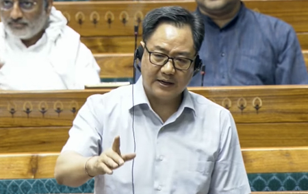 सरकार हर मुद्दे पर चर्चा को तैयार, लेकिन विपक्ष हंगामा करने पर आमादा किरेन रिजिजू सरकार हर मुद्दे पर चर्चा को तैयार, लेकिन विपक्ष हंगामा करने पर आमादा किरेन रिजिजू