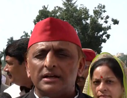 यूपी सरकार ने राजनीतिक दिखावे पर सबसे ज्यादा पैसा खर्च किया अखिलेश यादव यूपी सरकार ने राजनीतिक दिखावे पर सबसे ज्यादा पैसा खर्च किया अखिलेश यादव