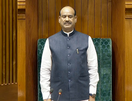 लोकसभा की कार्यवाही अनिश्चितकाल के लिए स्थगित, हंगामे के बीच मानसून सत्र में कई अहम बिल हुए पास लोकसभा की कार्यवाही अनिश्चितकाल के लिए स्थगित, हंगामे के बीच मानसून सत्र में कई अहम बिल हुए पास