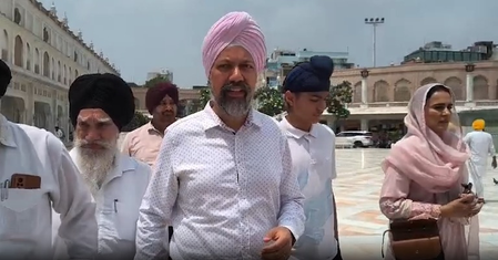 स्वर्ण मंदिर पहुंचे यूके सांसद तनमनजीत सिंह ढेसी, पंजाब-यूके के बीच सीधी उड़ानों की वकालत