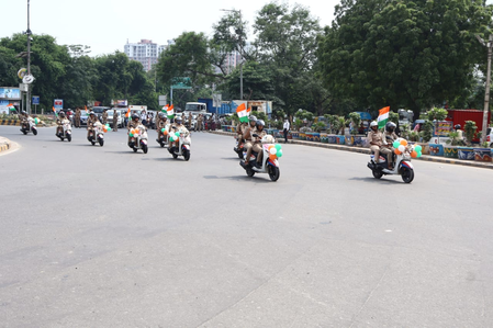 हर घर तिरंगा अभियान गौतमबुद्धनगर पुलिस ने निकाली तिरंगा बाइक रैली, 180 पुलिसकर्मियों ने देशभक्ति का दिया संदेश हर घर तिरंगा अभियान गौतमबुद्धनगर पुलिस ने निकाली तिरंगा बाइक रैली, 180 पुलिसकर्मियों ने देशभक्ति का दिया संदेश