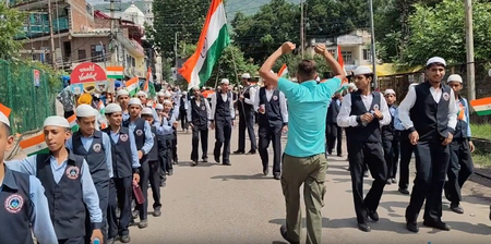जम्मू-कश्मीर पुंछ में बच्चों ने निकाली तिरंगा यात्रा, देशभक्ति की भावना से दिखे सभी ओतप्रोत जम्मू-कश्मीर पुंछ में बच्चों ने निकाली तिरंगा यात्रा, देशभक्ति की भावना से दिखे सभी ओतप्रोत