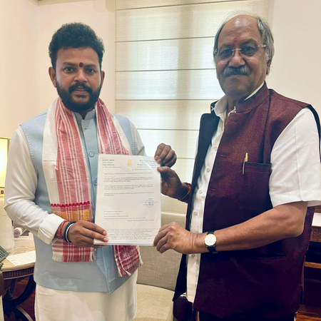 रायपुर एयरपोर्ट को अंतरराष्ट्रीय दर्जा और बिलासपुर एयरपोर्ट के उन्नयन की मांग को लेकर सांसद ने केंद्रीय नागरिक उड्डयन मंत्री से की मुलाकात रायपुर एयरपोर्ट को अंतरराष्ट्रीय दर्जा और बिलासपुर एयरपोर्ट के उन्नयन की मांग को लेकर सांसद ने केंद्रीय नागरिक उड्डयन मंत्री से की मुलाकात