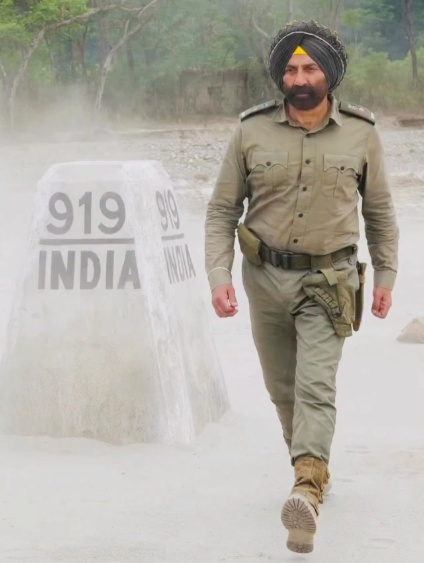 तेरी मिट्टी से कर चले हम फिदा तक, 15 अगस्त पर जरूर सुनें ये 10 देशभक्ति गाने तेरी मिट्टी से कर चले हम फिदा तक, 15 अगस्त पर जरूर सुनें ये 10 देशभक्ति गाने