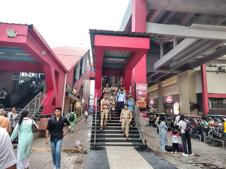 स्वतंत्रता दिवस पर ड्रोन उड़ाने पर पूरी तरह रोक, दिल्ली-नोएडा बॉर्डर पर कड़ा पहरा स्वतंत्रता दिवस पर ड्रोन उड़ाने पर पूरी तरह रोक, दिल्ली-नोएडा बॉर्डर पर कड़ा पहरा