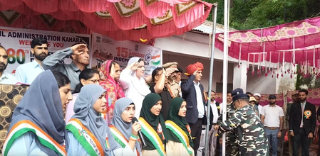 जम्मू-कश्मीर में उत्साह और शांति के साथ मनाया गया 80वां स्वतंत्रता दिवस, सुरक्षा के कड़े इंतजाम जम्मू-कश्मीर में उत्साह और शांति के साथ मनाया गया 80वां स्वतंत्रता दिवस, सुरक्षा के कड़े इंतजाम