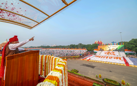 80वें स्वतंत्रता दिवस पर पीएम मोदी ने चुनी लाल पगड़ी वंदे मातरम से की भाषण की शुरुआत, नारी शक्ति पर किया समापन 80वें स्वतंत्रता दिवस पर पीएम मोदी ने चुनी लाल पगड़ी वंदे मातरम से की भाषण की शुरुआत, नारी शक्ति पर किया समापन