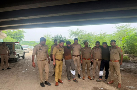 दनकौर में सवारी बनाकर लूट करने वाले बदमाशों से पुलिस की मुठभेड़, दो घायल दनकौर में सवारी बनाकर लूट करने वाले बदमाशों से पुलिस की मुठभेड़, दो घायल
