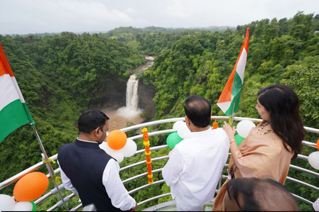 दाभोसा ग्लास स्कायवॉक से पालघर के पर्यटन को मिलेगी नई पहचान, पालकमंत्री गणेश नाईक ने किया लोकार्पण दाभोसा ग्लास स्कायवॉक से पालघर के पर्यटन को मिलेगी नई पहचान, पालकमंत्री गणेश नाईक ने किया लोकार्पण