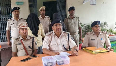 बिहार जाली नोटों के अंतरराज्यीय सिंडिकेट का भंडाफोड़, 2.48 लाख के नकली नोटों के साथ दो गिरफ्तार बिहार जाली नोटों के अंतरराज्यीय सिंडिकेट का भंडाफोड़, 2.48 लाख के नकली नोटों के साथ दो गिरफ्तार