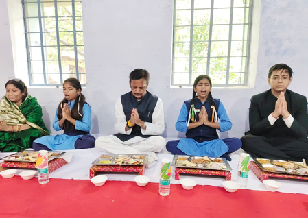 स्वाधीनता दिवस मध्य प्रदेश में मंत्रियों ने बच्चों के साथ किया सह भोज स्वाधीनता दिवस मध्य प्रदेश में मंत्रियों ने बच्चों के साथ किया सह भोज