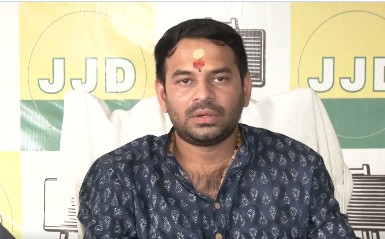 बिहार बेउर जेलकर्मियों से 14-15 घंटे ड्यूटी कराने का आरोप, तेज प्रताप ने सरकार से उचित ड्यूटी और अवकाश की मांग की बिहार बेउर जेलकर्मियों से 14-15 घंटे ड्यूटी कराने का आरोप, तेज प्रताप ने सरकार से उचित ड्यूटी और अवकाश की मांग की