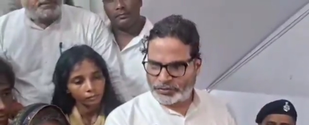 बिहार  रौशन की मौत पर प्रशांत किशोर ने उठाई आवाज, परिजन से मुलाकात कर बोले- 10 दिन में इंसाफ नहीं तो फिर आएंगे