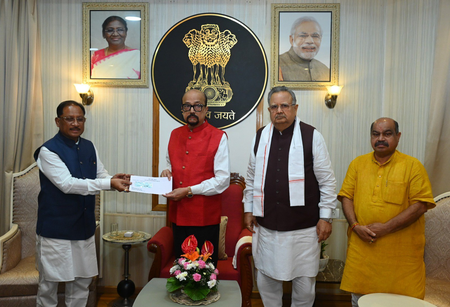 सीएम विष्णु देव साय ने राज्यपाल रमेन डेका से की भेंट, असम बाढ़ पीड़ितों के लिए 5 करोड़ रुपए की सहायता राशि सौंपी सीएम विष्णु देव साय ने राज्यपाल रमेन डेका से की भेंट, असम बाढ़ पीड़ितों के लिए 5 करोड़ रुपए की सहायता राशि सौंपी
