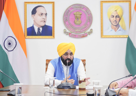 पंजाब पुलिस में बड़ा फेरबदल, 12 आईपीएस और 112 पीपीएस अधिकारियों के तबादले पंजाब पुलिस में बड़ा फेरबदल, 12 आईपीएस और 112 पीपीएस अधिकारियों के तबादले