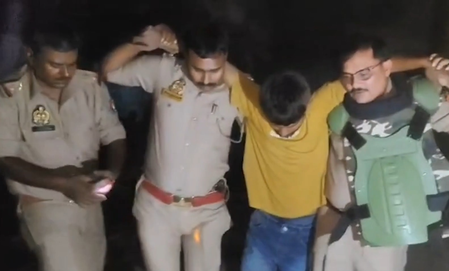 वाराणसी में पुलिस और बदमाशों के बीच मुठभेड़ में दो बदमाश गिरफ्तार, एक के पैर में लगी गोली वाराणसी में पुलिस और बदमाशों के बीच मुठभेड़ में दो बदमाश गिरफ्तार, एक के पैर में लगी गोली