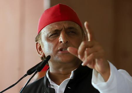 प्रयागराज में जलभराव पर अखिलेश का तंज, बोले भाजपा राज में सड़कें नदी बन गईं, विकास के दावों पर उठाए सवाल प्रयागराज में जलभराव पर अखिलेश का तंज, बोले भाजपा राज में सड़कें नदी बन गईं, विकास के दावों पर उठाए सवाल