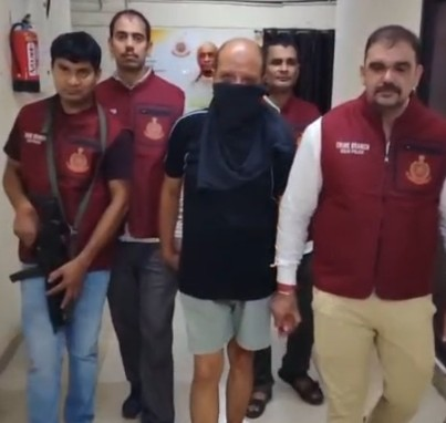 दिल्ली पुलिस की क्राइम ब्रांच ने 26 साल से फरार उम्रकैद के अपराधी को किया गिरफ्तार दिल्ली पुलिस की क्राइम ब्रांच ने 26 साल से फरार उम्रकैद के अपराधी को किया गिरफ्तार