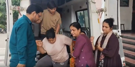 उज्जैन के नागचंद्रेश्वर मंदिर में भारी भीड़ के चलते भगदड़ की स्थिति, कई घायल उज्जैन के नागचंद्रेश्वर मंदिर में भारी भीड़ के चलते भगदड़ की स्थिति, कई घायल