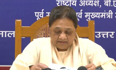 अंबेडकरनगर में आईपीएस अफसर की मां की हत्या पर मायावती ने दोषियों के खिलाफ सख्त कार्रवाई की मांग की