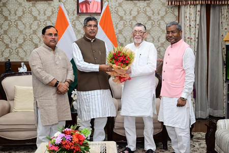 झारखंड प्रदेश भाजपा के शीर्ष नेताओं ने राज्यपाल से की मुलाकात, छात्र आंदोलन समेत राज्य के मौजूदा हालात से कराया अवगत झारखंड प्रदेश भाजपा के शीर्ष नेताओं ने राज्यपाल से की मुलाकात, छात्र आंदोलन समेत राज्य के मौजूदा हालात से कराया अवगत