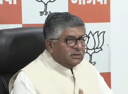 वंदे मातरम विवाद पर रविशंकर प्रसाद का कांग्रेस पर हमला, बोले-आजादी के आंदोलन पर एकाधिकार का दावा बंद करें वंदे मातरम विवाद पर रविशंकर प्रसाद का कांग्रेस पर हमला, बोले-आजादी के आंदोलन पर एकाधिकार का दावा बंद करें