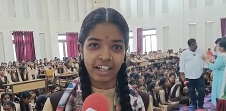 उज्जैन में छात्राओं के विरोध का असर, सराफा गर्ल्स स्कूल की शिफ्टिंग पर लगी रोक उज्जैन में छात्राओं के विरोध का असर, सराफा गर्ल्स स्कूल की शिफ्टिंग पर लगी रोक