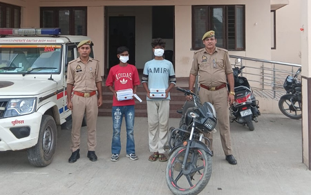नोएडा मोबाइल स्नैचिंग गिरोह का खुलासा, दो आरोपी गिरफ्तार और नाबालिग हिरासत में नोएडा मोबाइल स्नैचिंग गिरोह का खुलासा, दो आरोपी गिरफ्तार और नाबालिग हिरासत में