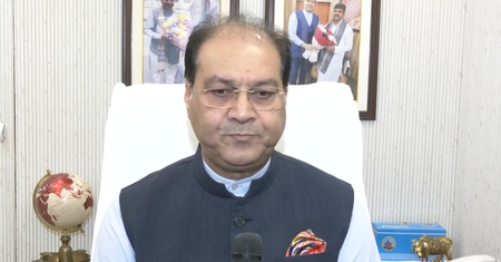 वंदे मातरम विवाद पर मोहसिन रजा ने कांग्रेस को घेरा, कहा-इनकी प्रवृत्ति राष्ट्र और राम विरोधी