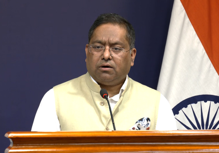 पाकिस्तान के अमेरिकी डिप्लोमैट को तलब करने पर भारतीय विदेश मंत्रालय बोला- पाक की बौखलाहट पर टिप्पणी की जरूरत नहीं पाकिस्तान के अमेरिकी डिप्लोमैट को तलब करने पर भारतीय विदेश मंत्रालय बोला- पाक की बौखलाहट पर टिप्पणी की जरूरत नहीं