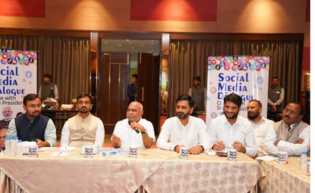 समाज निर्माण में सोशल मीडिया इन्फ्लुएंसर की बड़ी भूमिका हेमंत खंडेलवाल समाज निर्माण में सोशल मीडिया इन्फ्लुएंसर की बड़ी भूमिका हेमंत खंडेलवाल