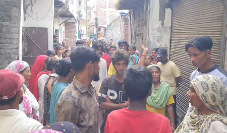 गाजियाबाद में 20 रुपए के विवाद में युवक की हत्या, दोस्त ने चाकू मारकर उतारा मौत के घाट गाजियाबाद में 20 रुपए के विवाद में युवक की हत्या, दोस्त ने चाकू मारकर उतारा मौत के घाट