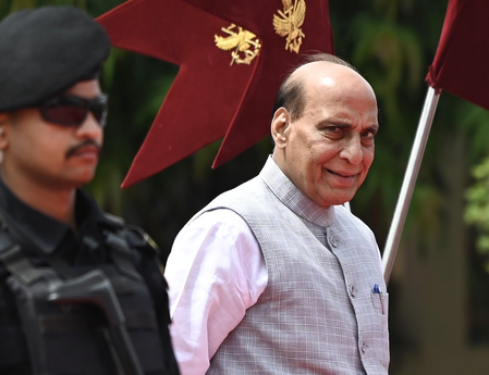 रक्षा मंत्री राजनाथ सिंह एक निजी लैब के उद्घाटन के लिए आज पहुंचेंगे नोएडा, सुरक्षा व्यवस्था चाक चौबंद रक्षा मंत्री राजनाथ सिंह एक निजी लैब के उद्घाटन के लिए आज पहुंचेंगे नोएडा, सुरक्षा व्यवस्था चाक चौबंद