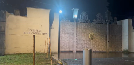 इस्लामाबाद की कार्रवाई के बाद भारत का जवाबी कदम, पाकिस्तान हाई कमीशन के बाहर से हटाए बैरिकेड्स और बोलार्ड इस्लामाबाद की कार्रवाई के बाद भारत का जवाबी कदम, पाकिस्तान हाई कमीशन के बाहर से हटाए बैरिकेड्स और बोलार्ड