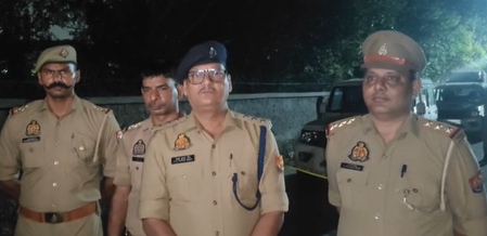 गाजियाबाद शालीमार गार्डन में पुलिस मुठभेड़, 20 रुपए के लिए हत्या करने वाला आरोपी गिरफ्तार, पैर में लगी गोली गाजियाबाद शालीमार गार्डन में पुलिस मुठभेड़, 20 रुपए के लिए हत्या करने वाला आरोपी गिरफ्तार, पैर में लगी गोली
