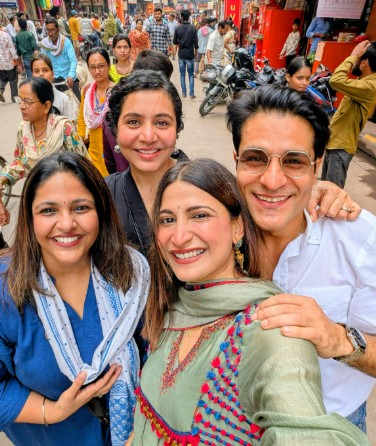 श्रावण में अहाना कुमरा ने परिवार संग किए काशी विश्वनाथ के दर्शन, बोलीं- कुछ यात्राएं आशीर्वाद जैसी होती हैं श्रावण में अहाना कुमरा ने परिवार संग किए काशी विश्वनाथ के दर्शन, बोलीं- कुछ यात्राएं आशीर्वाद जैसी होती हैं