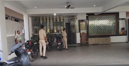 बिहार बीबीओएसई के डिप्टी डायरेक्टर के तीन ठिकानों पर ईओयू की छापेमारी, आय से अधिक संपत्ति का आरोप बिहार बीबीओएसई के डिप्टी डायरेक्टर के तीन ठिकानों पर ईओयू की छापेमारी, आय से अधिक संपत्ति का आरोप