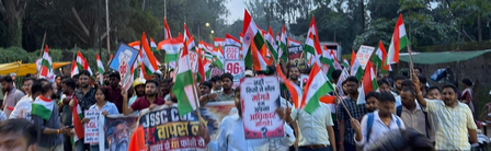 झारखंडः जेएसएससी-सीजीएल रद्द करने के विरोध में चयनित अभ्यर्थियों ने निकाली तिरंगा यात्रा, फैसला वापस लेने की मांग झारखंडः जेएसएससी-सीजीएल रद्द करने के विरोध में चयनित अभ्यर्थियों ने निकाली तिरंगा यात्रा, फैसला वापस लेने की मांग