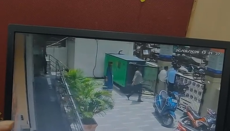 दिव्या हत्याकांड सीसीटीवी फुटेज आया सामने, फुटेज में गोली मारता और मारपीट करता दिख रहा पति दिव्या हत्याकांड सीसीटीवी फुटेज आया सामने, फुटेज में गोली मारता और मारपीट करता दिख रहा पति
